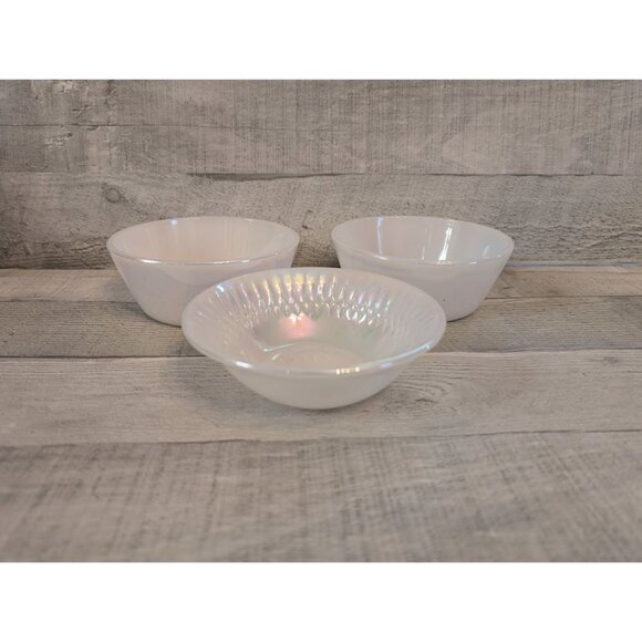 Vintage Federal Moonglow Milk Glass White Iridescent Bowls Set Of 3 - Picture 1 of 11